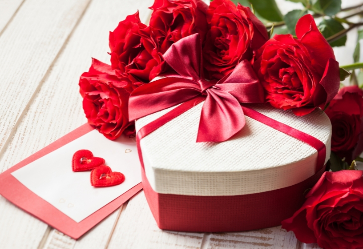 Top quà tặng lễ tình nhân cho nam & nữ: Vừa lãng mạn, vừa thực tế